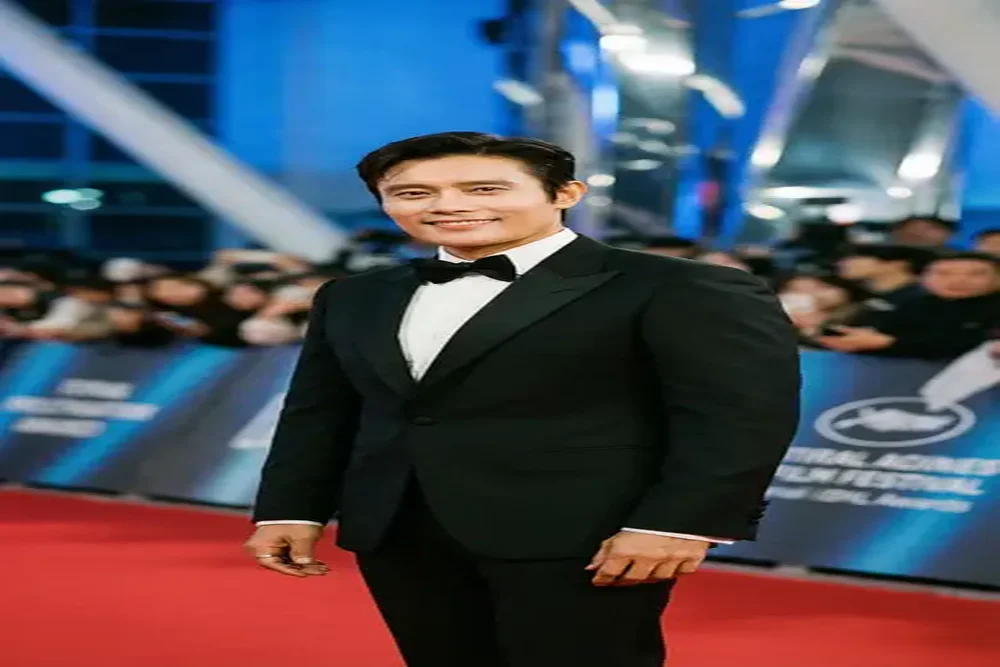 香蕉视频合作国际男演员红毯照